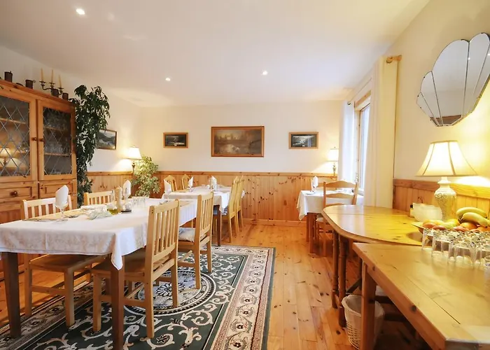 Lough Dan House Bed & Breakfast 4*